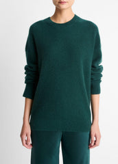 VINCE | Plush Cashmere Crew Neck Sweater in Crew Neck - JUNIPER