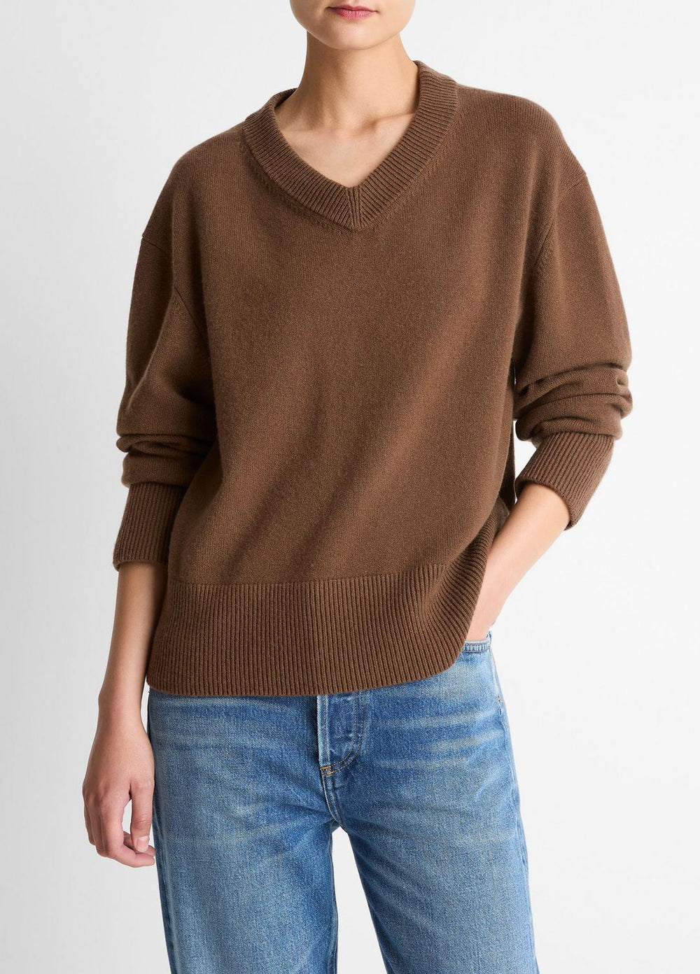 VINCE | Wool-Cashmere V-Neck Sweater in V-Neck - HAZELNUT