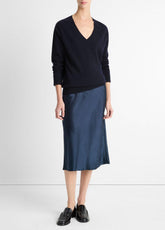 VINCE | Cashmere Weekend V-Neck Sweater in V-Neck - COASTAL BLUE