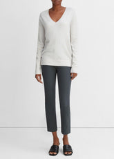 VINCE | Cashmere Weekend V-Neck Sweater in V-Neck - HEATHER WHITE