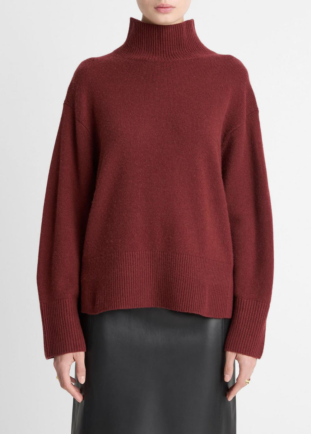 VINCE | Wool-Cashmere Side-Slit Turtleneck Sweater in Turtleneck - BORDEAUX