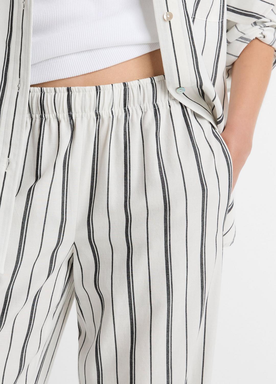 VINCE | Resort Stripe Pull-On Pant in Wide Leg - WHITE/BLACK
