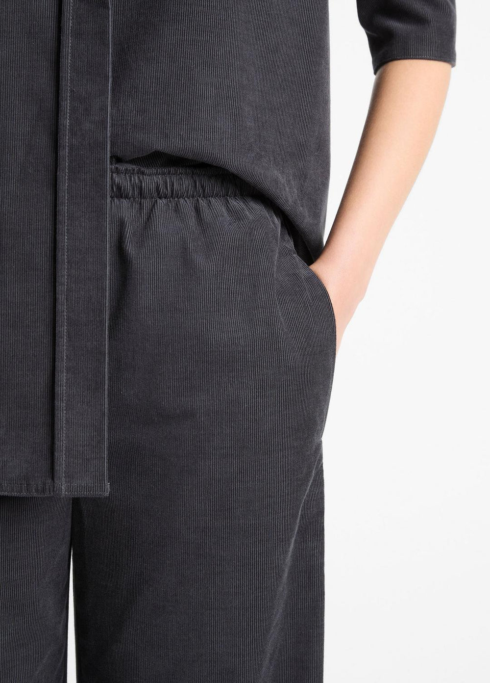 VINCE | Cotton Corduroy Pull-On Pant in Wide Leg - GRAPHITE