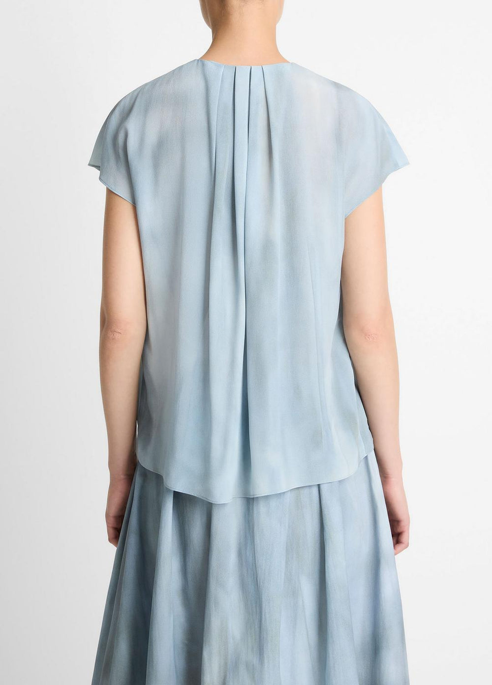 VINCE | Washed Ombré Silk Gathered Cap-Sleeve Blouse in Short Sleeve - AZURA WASH