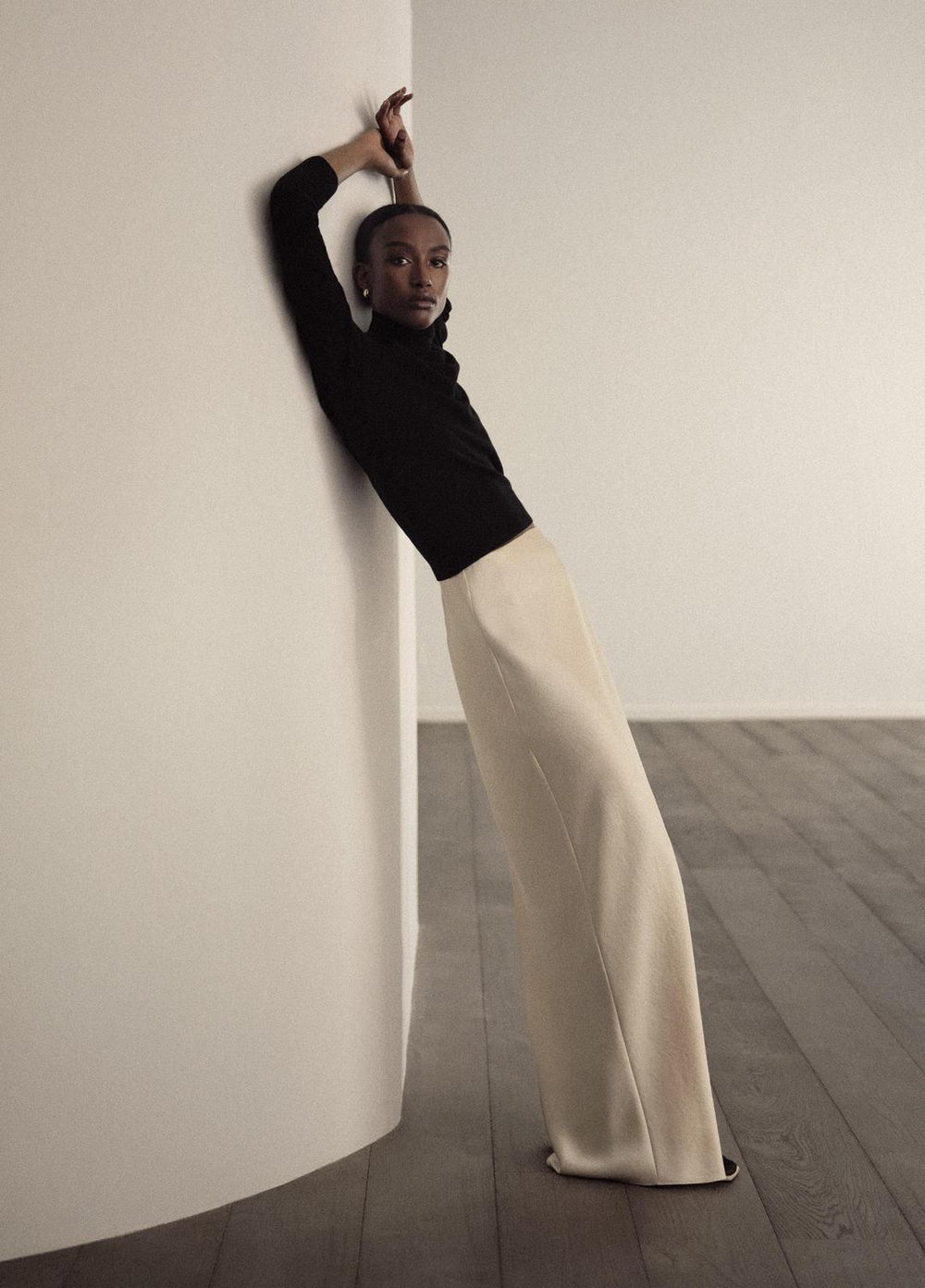 VINCE | Cashmere Turtleneck Sweater in Turtleneck - BLACK