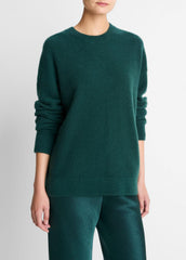 VINCE | Plush Cashmere Crew Neck Sweater in Crew Neck - JUNIPER