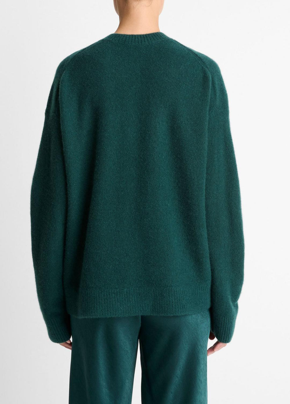 VINCE | Plush Cashmere Crew Neck Sweater in Crew Neck - JUNIPER