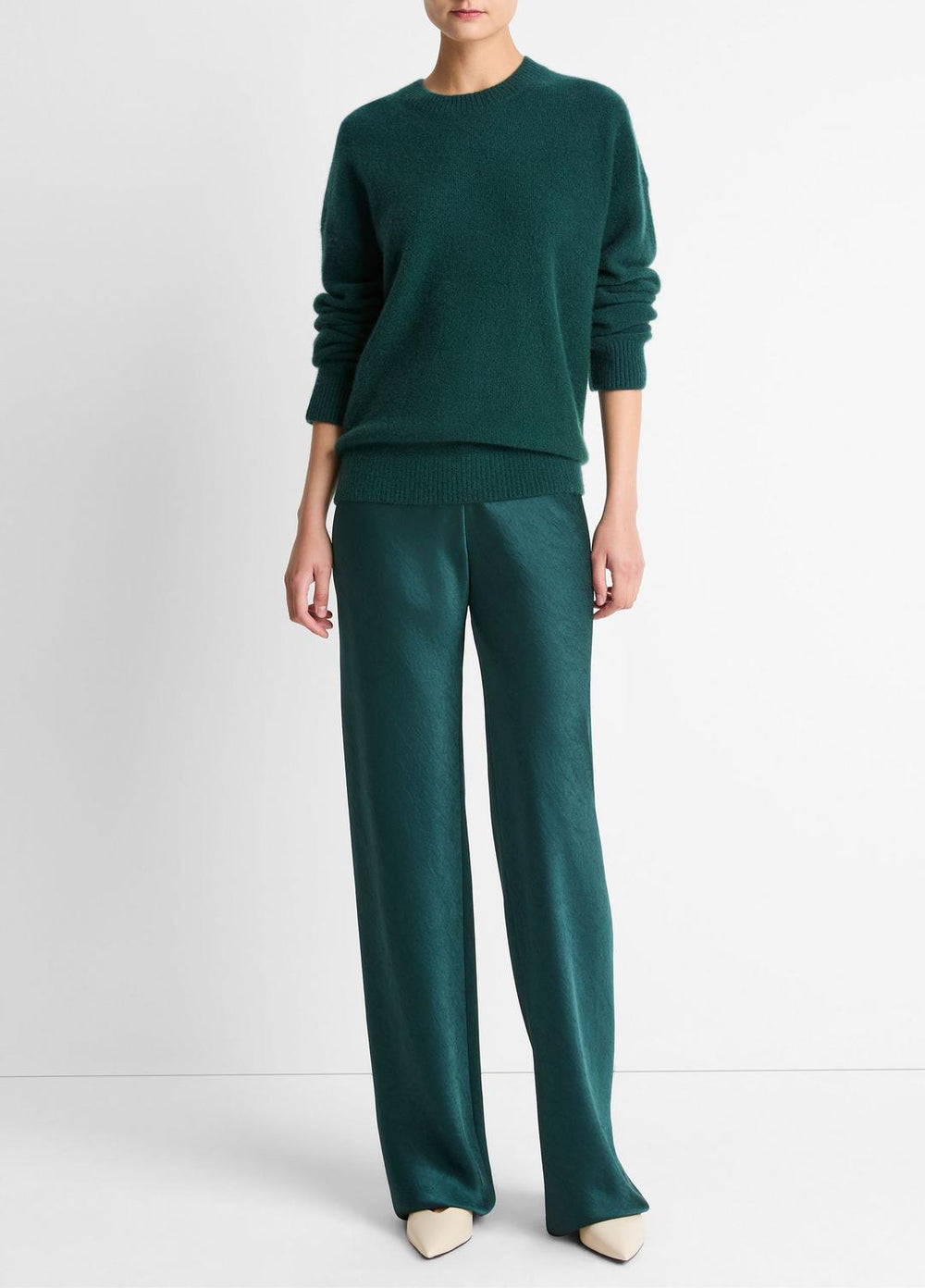 VINCE | Plush Cashmere Crew Neck Sweater in Crew Neck - JUNIPER