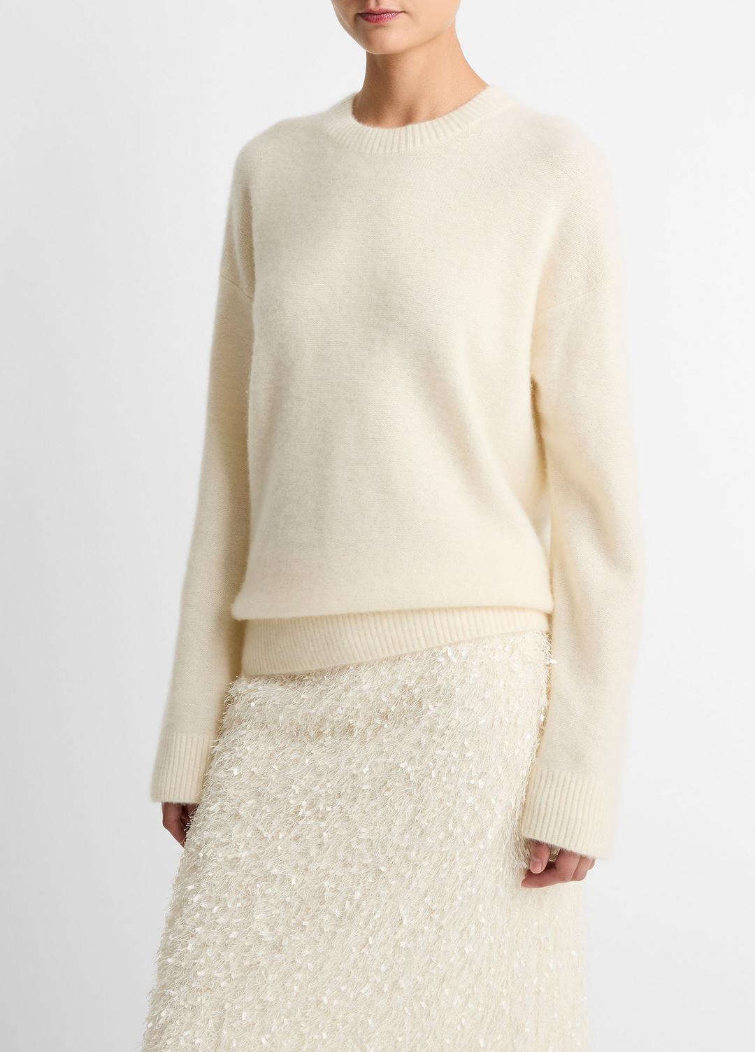 VINCE | Plush Cashmere Crew Neck Sweater in Crew Neck - OFF WHITE