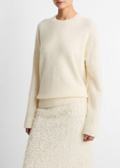 VINCE | Plush Cashmere Crew Neck Sweater in Crew Neck - OFF WHITE
