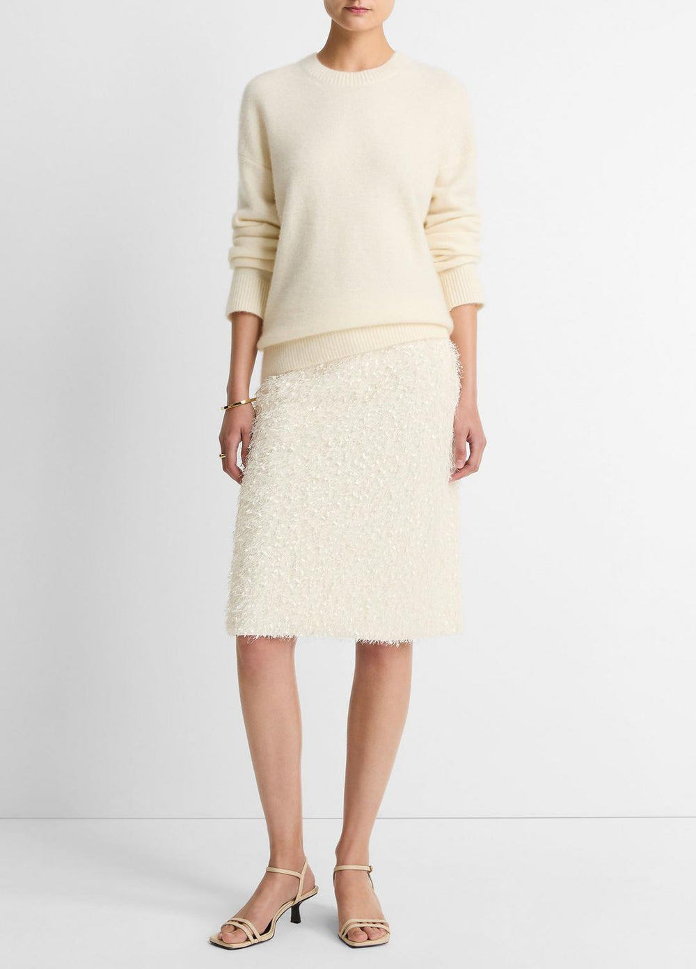 VINCE | Plush Cashmere Crew Neck Sweater in Crew Neck - OFF WHITE