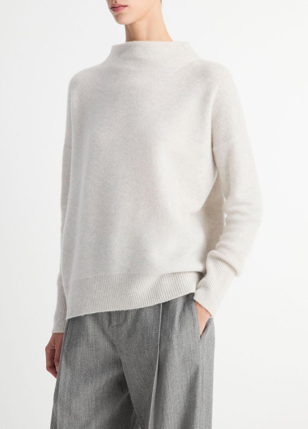 VINCE | Plush Cashmere Funnel-Neck Sweater in Turtleneck - HEATHER PLATINUM