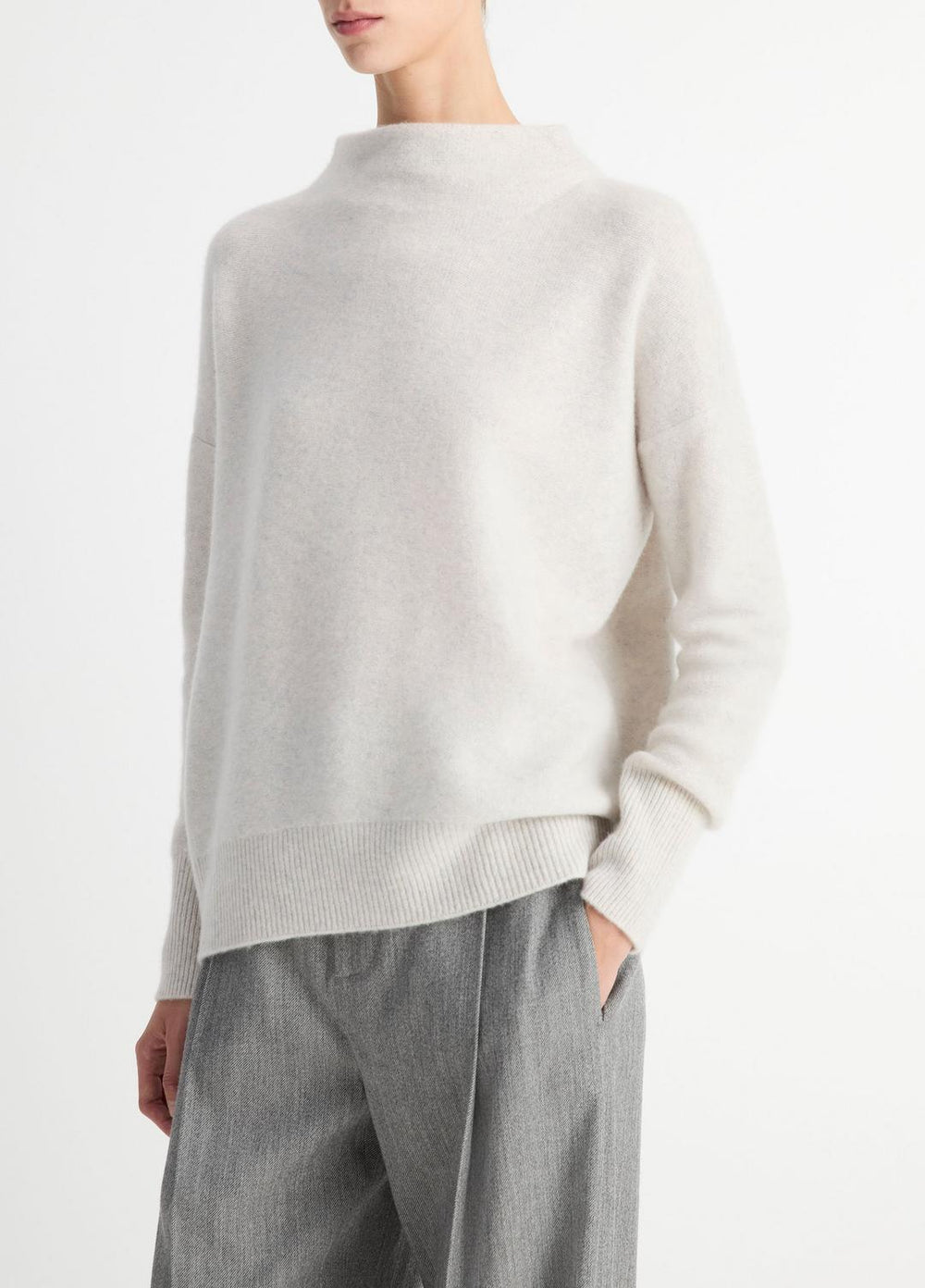 VINCE | Plush Cashmere Funnel-Neck Sweater in Turtleneck - HEATHER PLATINUM