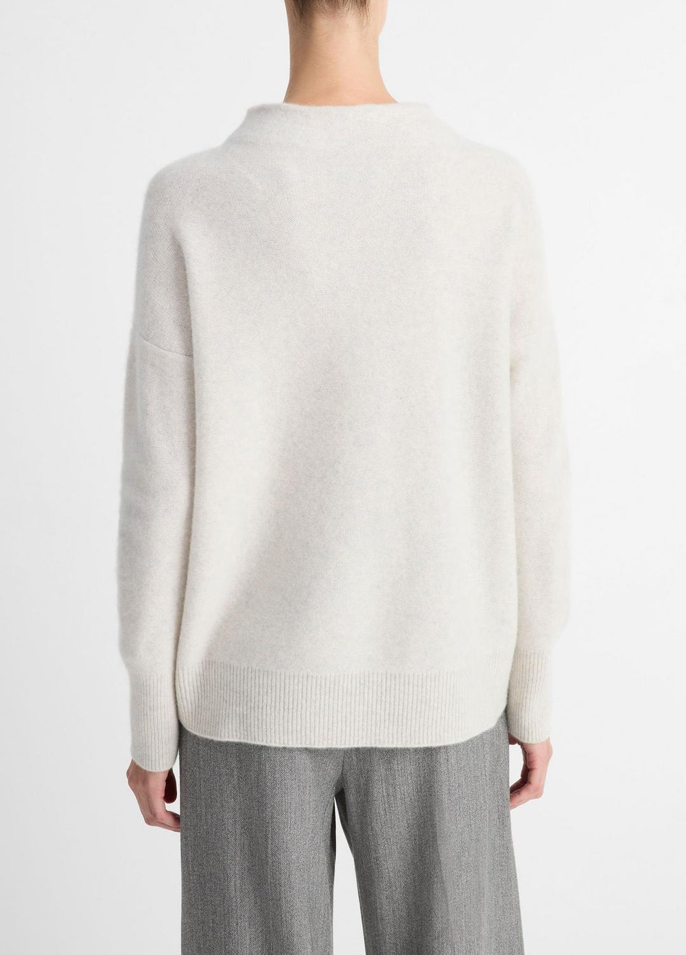 VINCE | Plush Cashmere Funnel-Neck Sweater in Turtleneck - HEATHER PLATINUM