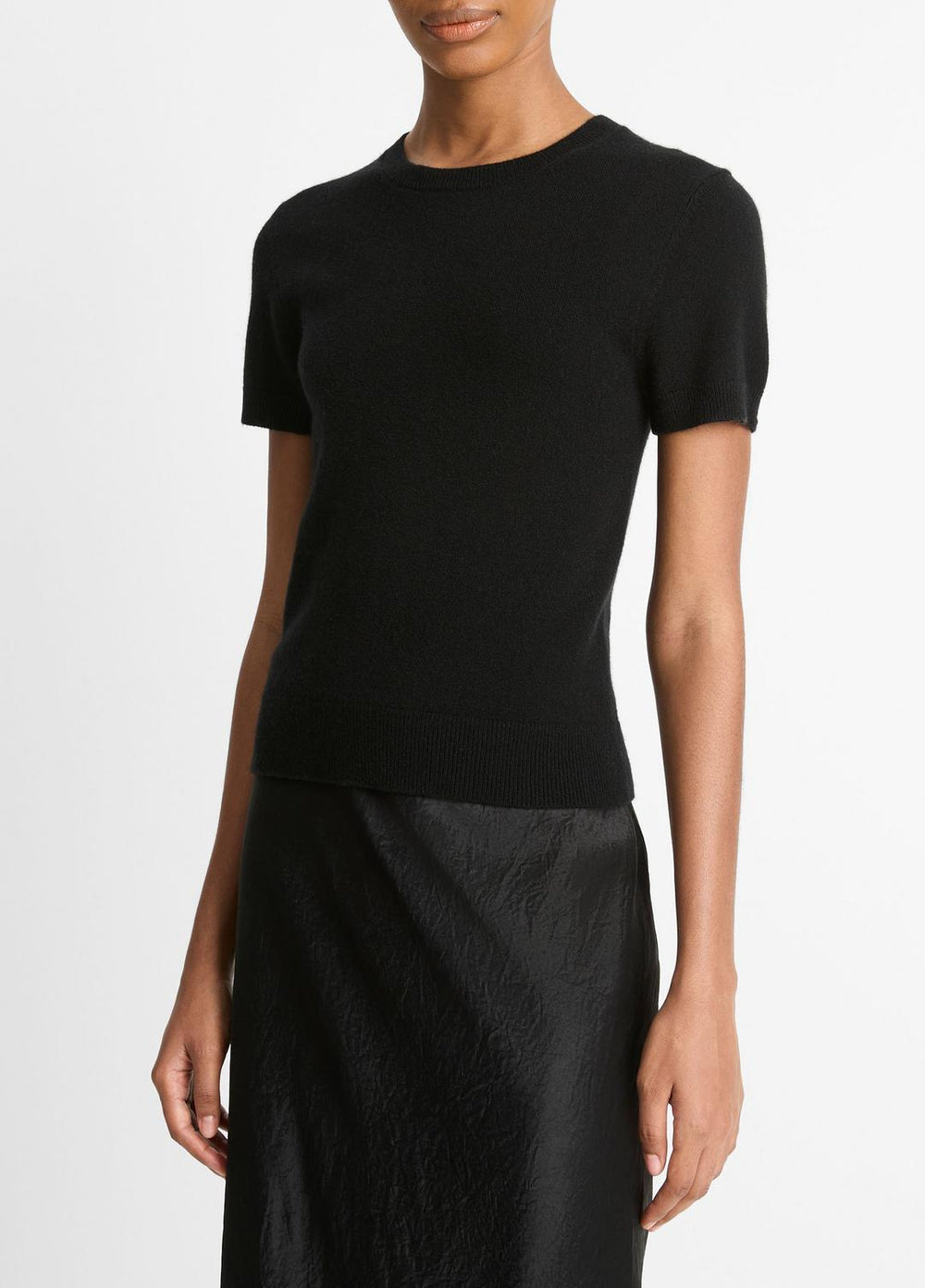 VINCE | Wool & Cashmere-Blend Short-Sleeve Sweater in Crew Neck - BLACK