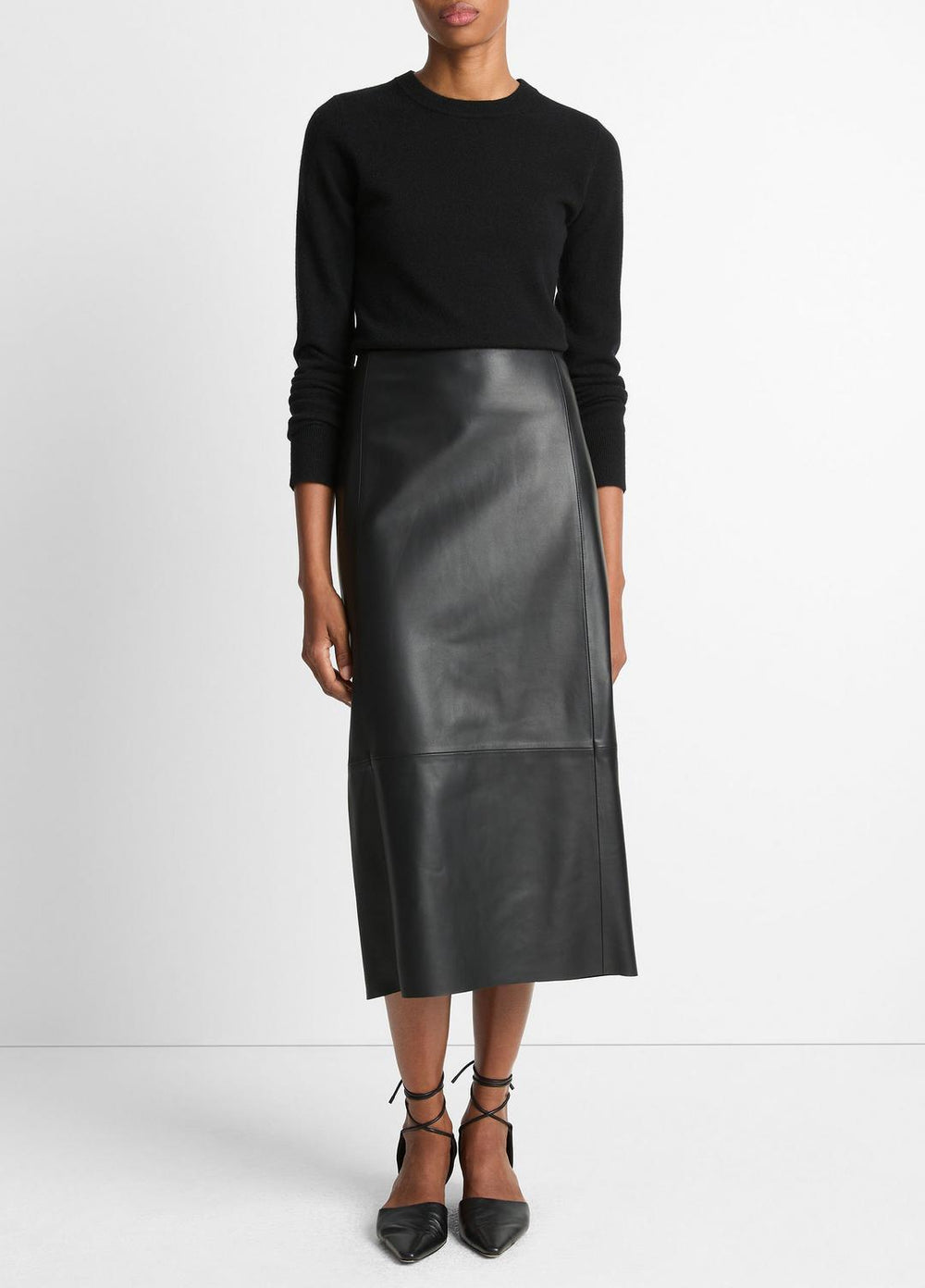 VINCE | Cashmere Crew Neck Sweater in Crew Neck - BLACK