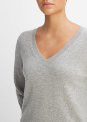 VINCE | Cashmere Weekend V-Neck Sweater in V-Neck - HEATHER STEEL