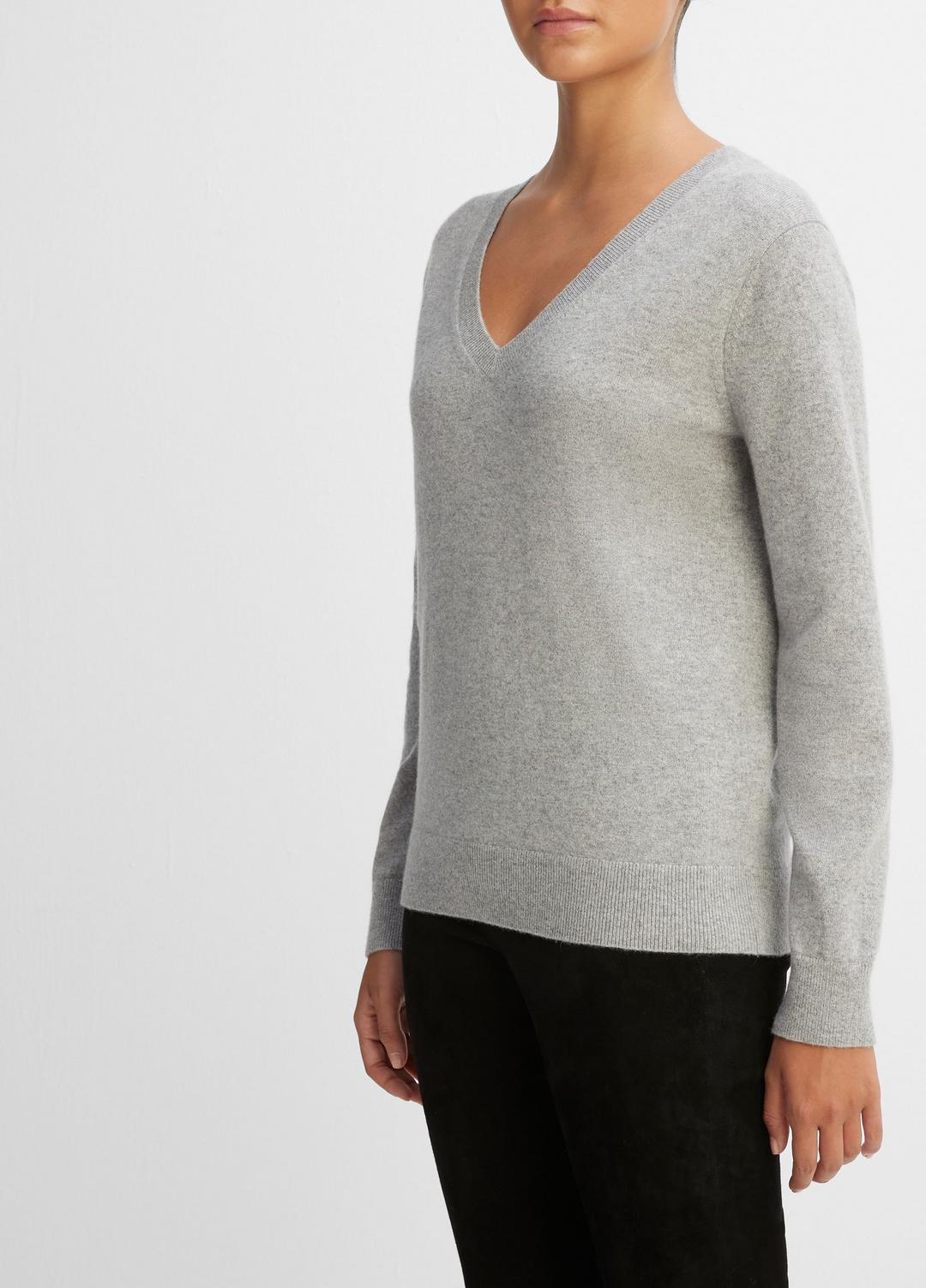 VINCE | Cashmere Weekend V-Neck Sweater in V-Neck - HEATHER STEEL