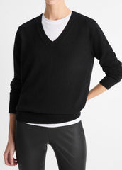 VINCE | Cashmere Weekend V-Neck Sweater in V-Neck - BLACK