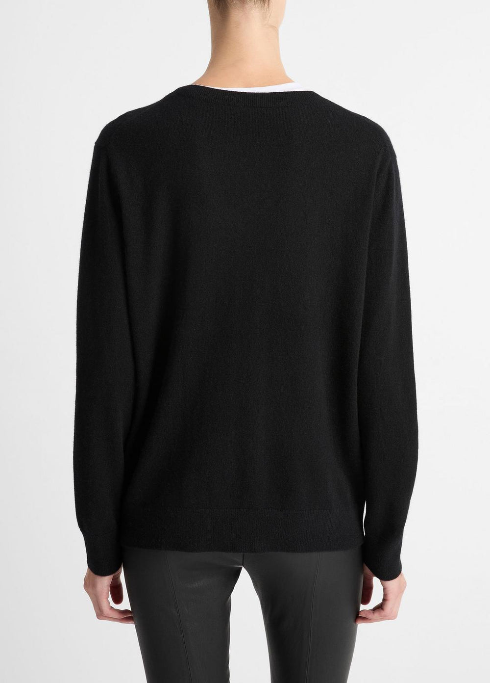 VINCE | Cashmere Weekend V-Neck Sweater in V-Neck - BLACK