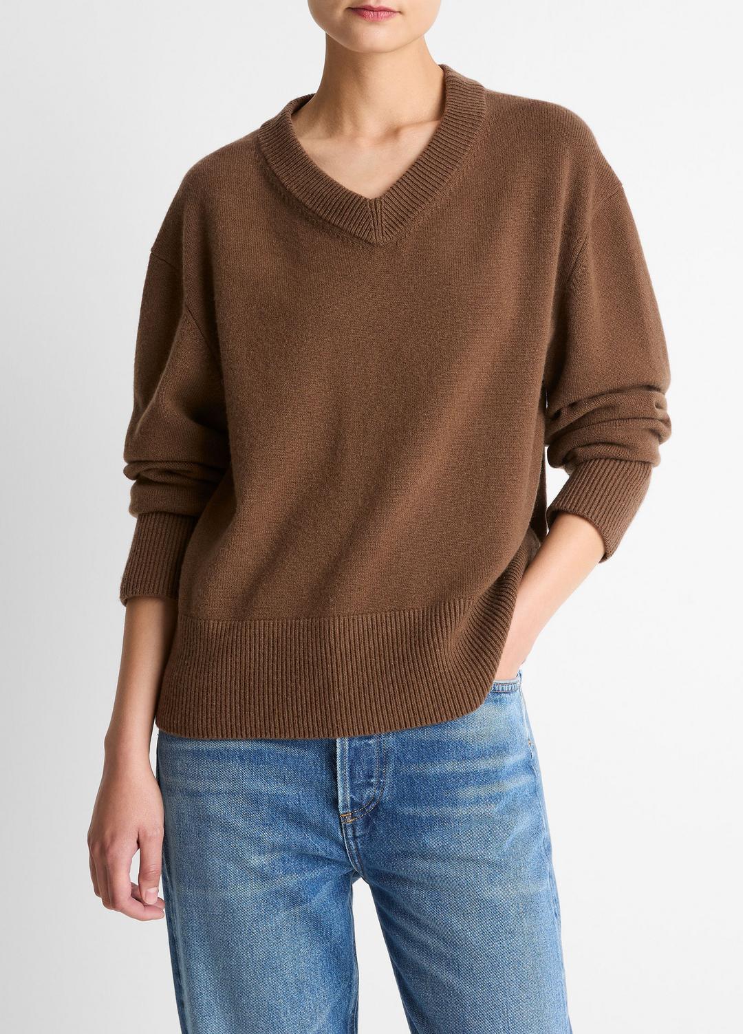 VINCE | Wool-Cashmere V-Neck Sweater in V-Neck - HAZELNUT