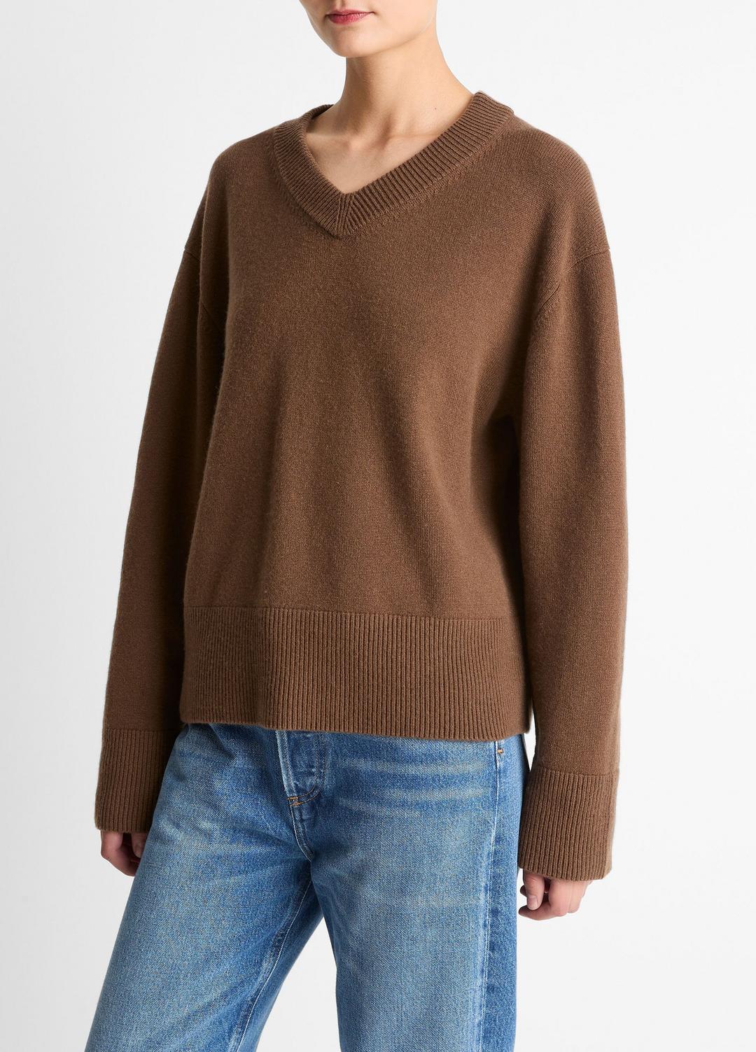 VINCE | Wool-Cashmere V-Neck Sweater in V-Neck - HAZELNUT