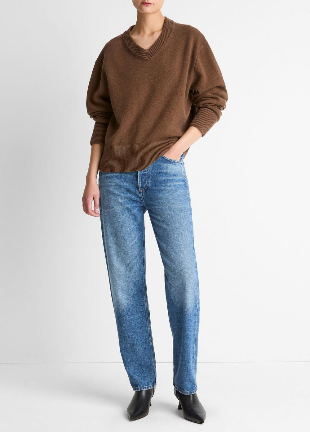 VINCE | Wool-Cashmere V-Neck Sweater in V-Neck - HAZELNUT