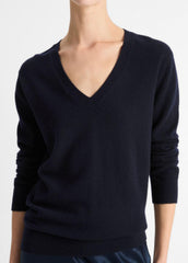 VINCE | Cashmere Weekend V-Neck Sweater in V-Neck - COASTAL BLUE