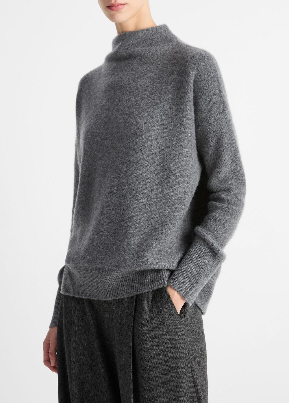 VINCE | Plush Cashmere Funnel-Neck Sweater in Turtleneck - HEATHER GRAPHITE