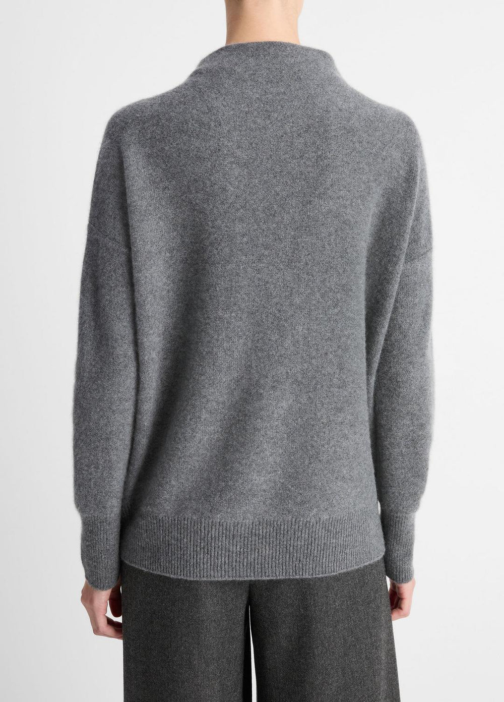 VINCE | Plush Cashmere Funnel-Neck Sweater in Turtleneck - HEATHER GRAPHITE