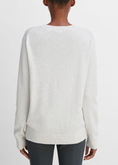 VINCE | Cashmere Weekend V-Neck Sweater in V-Neck - HEATHER WHITE