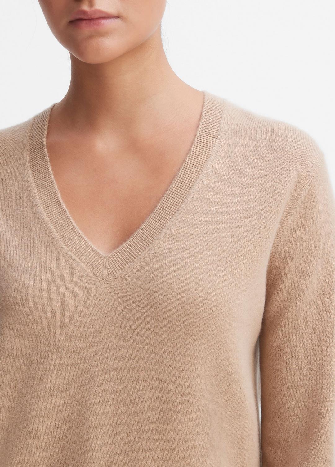 VINCE | Cashmere Weekend V-Neck Sweater in V-Neck - CAMEL