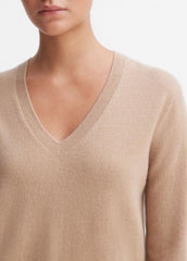 VINCE | Cashmere Weekend V-Neck Sweater in V-Neck - CAMEL