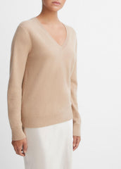 VINCE | Cashmere Weekend V-Neck Sweater in V-Neck - CAMEL