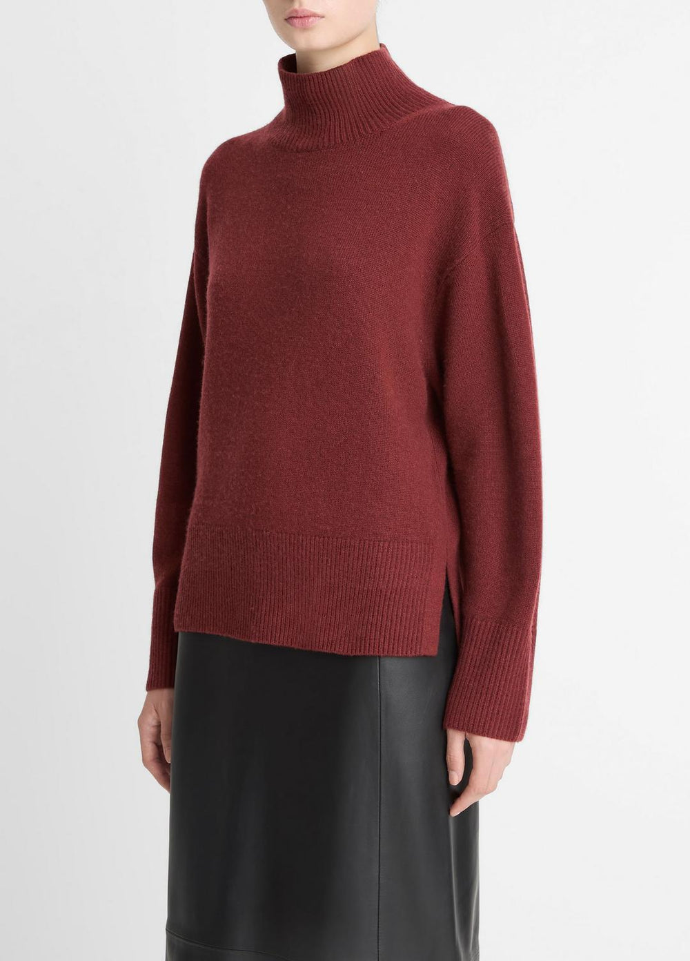 VINCE | Wool-Cashmere Side-Slit Turtleneck Sweater in Turtleneck - BORDEAUX