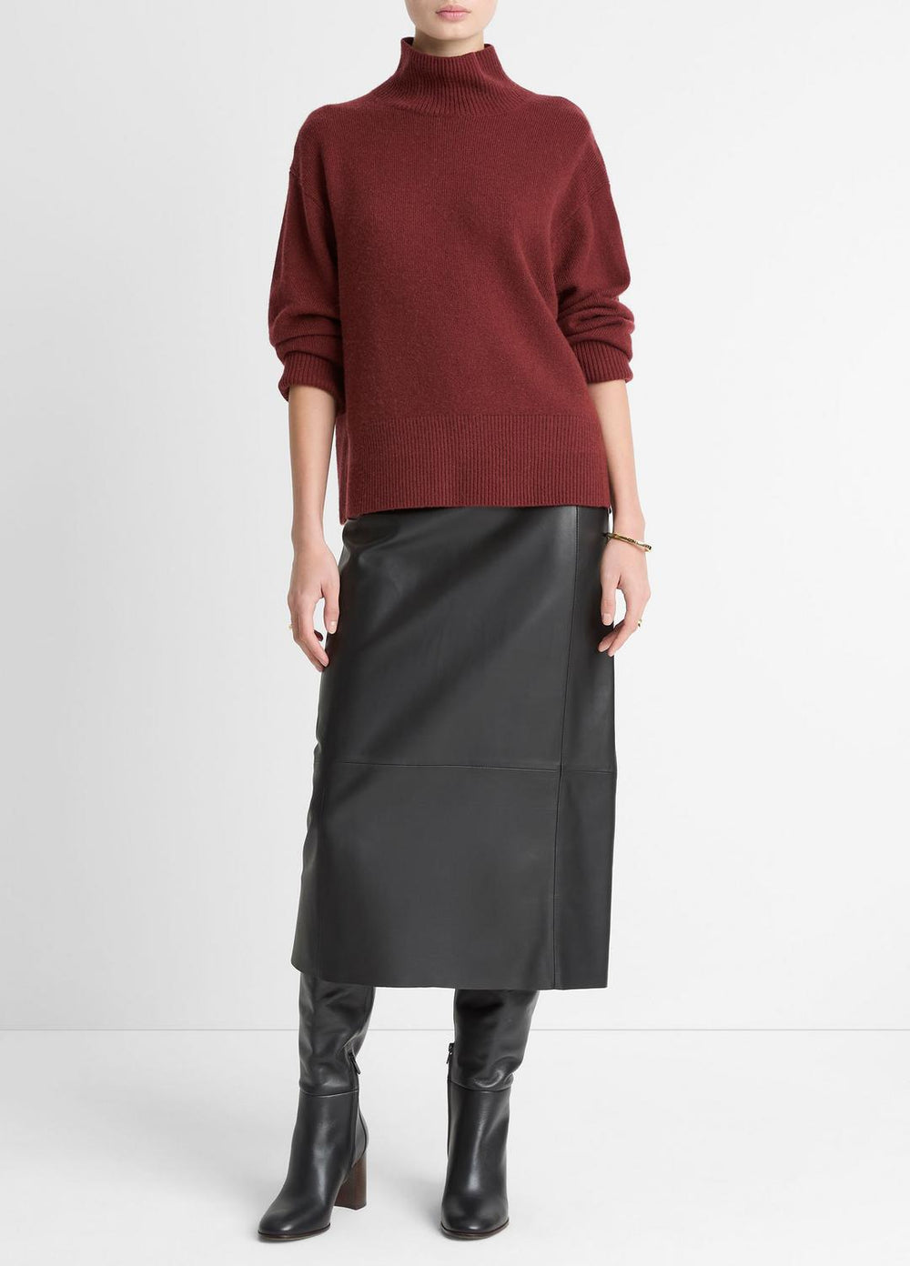VINCE | Wool-Cashmere Side-Slit Turtleneck Sweater in Turtleneck - BORDEAUX