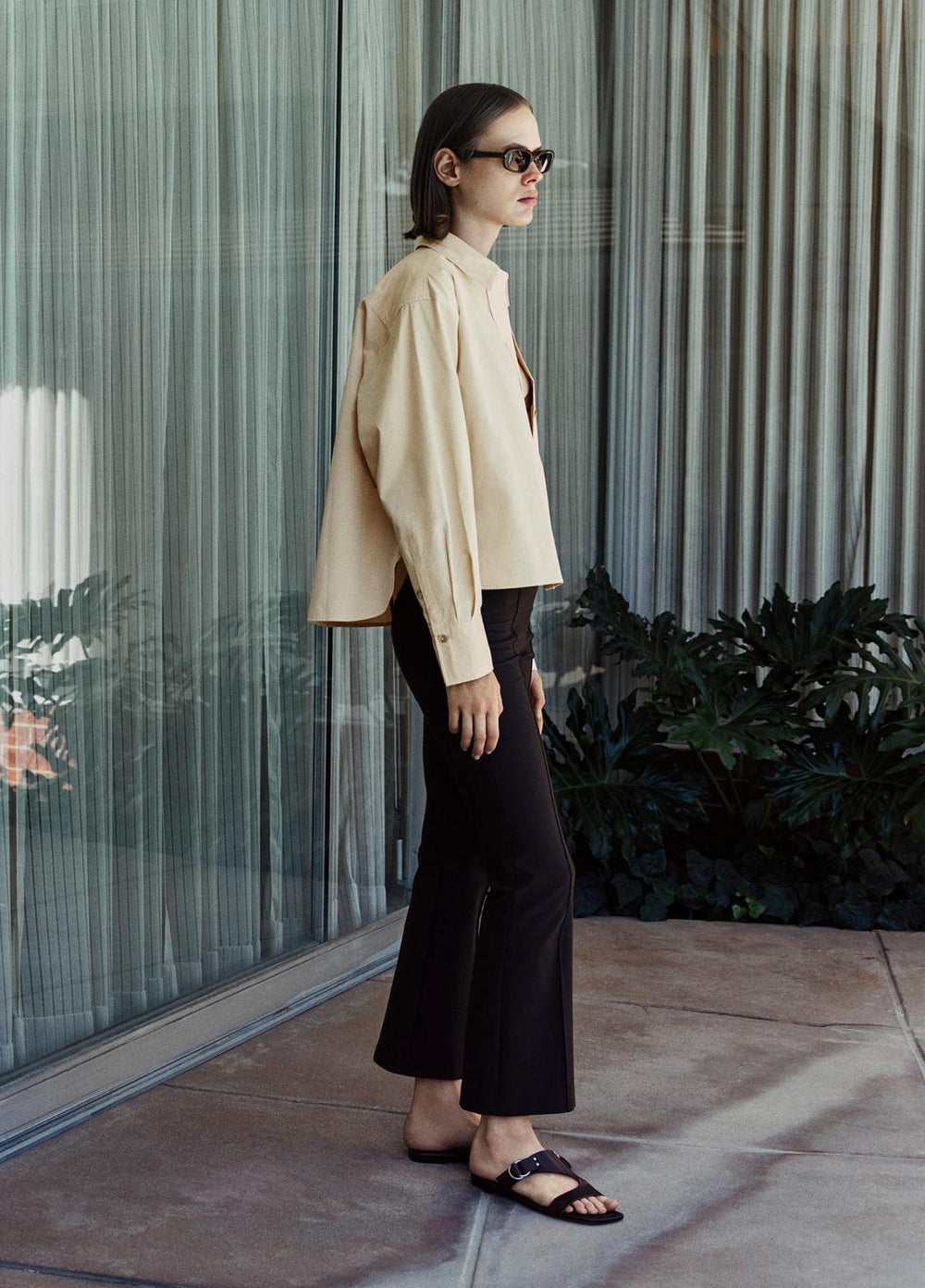 VINCE | Cotton Cropped Button-Front Shirt  in Long Sleeve - ECRU