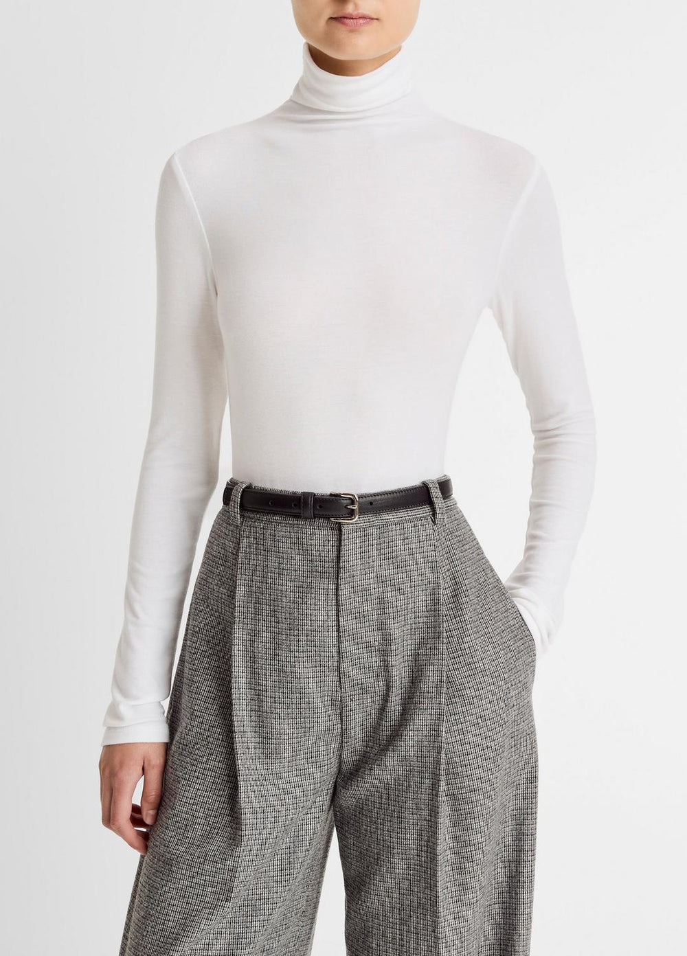VINCE | Essential Long-Sleeve Turtleneck Top in Long Sleeve - OFF WHITE
