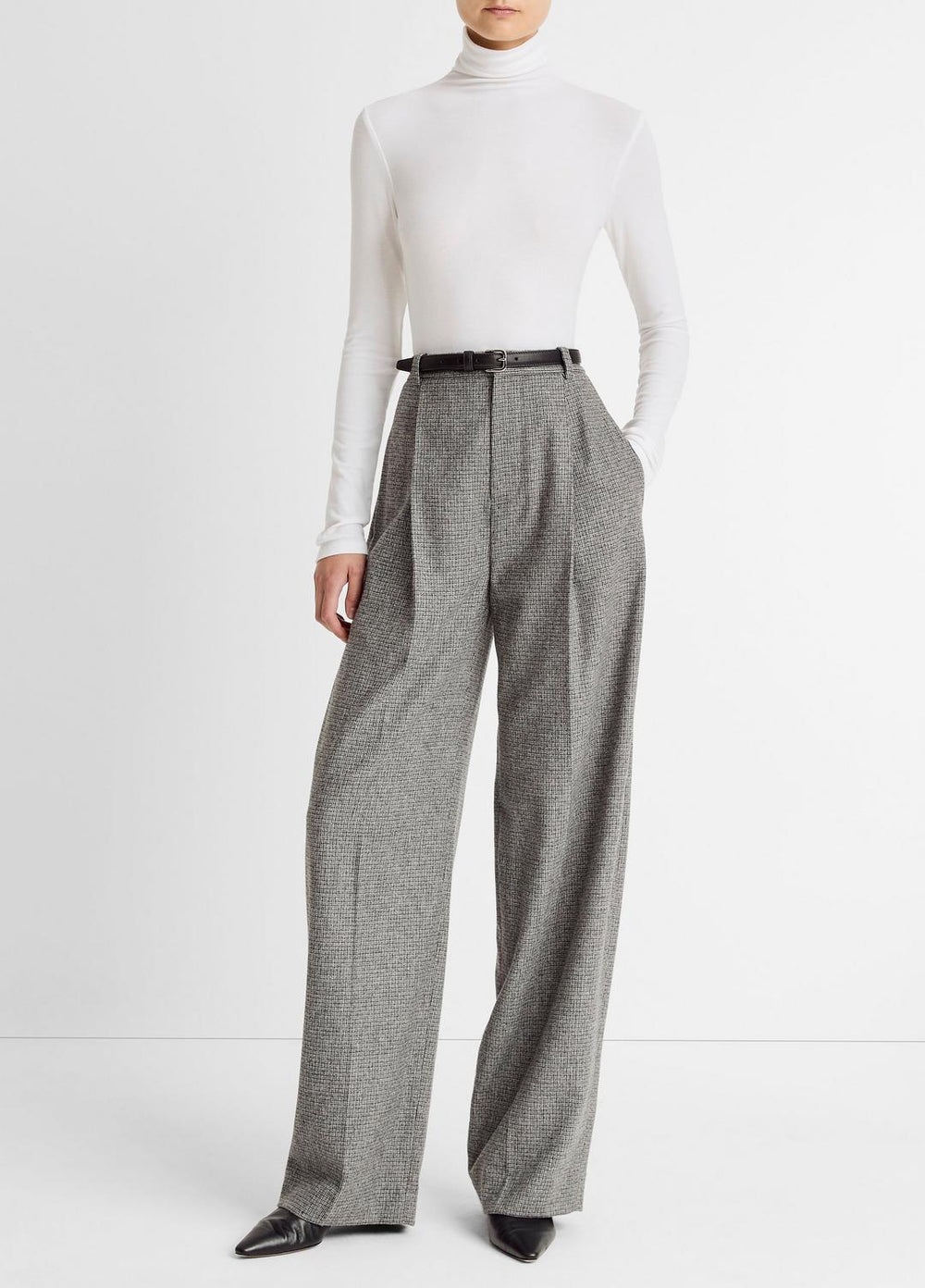 VINCE | Essential Long-Sleeve Turtleneck Top in Long Sleeve - OFF WHITE