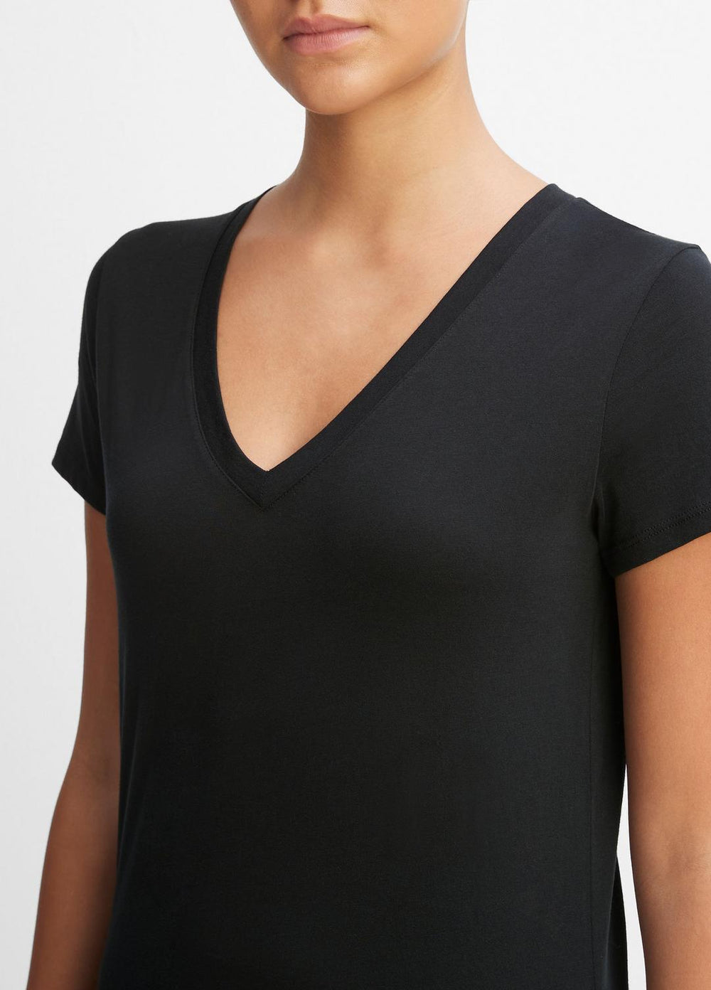 VINCE | Essential Pima Cotton V-Neck T-Shirt in Short Sleeve - BLACK