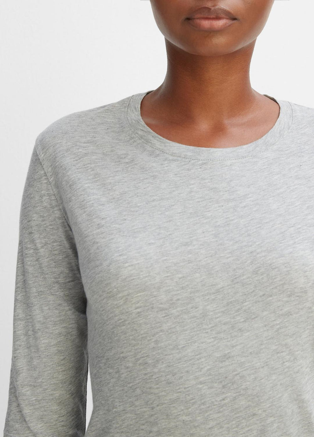 VINCE | Essential Long Sleeve Crew Neck T-Shirt in Long Sleeve - HEATHER GREY