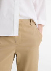 VINCE | Avery Mid-Rise Italian Stretch-Cotton Chino Pant in Trousers - DESERT