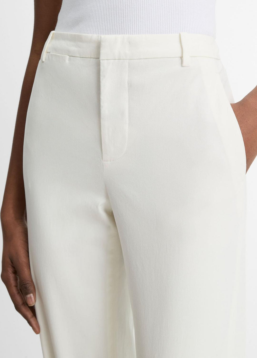 VINCE | Avery Mid-Rise Italian Stretch-Cotton Chino Pant in Trousers - OFF WHITE