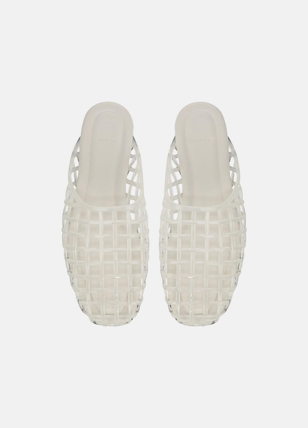 VINCE | Barcelona Jelly Sandal in Sandals - CLEAR