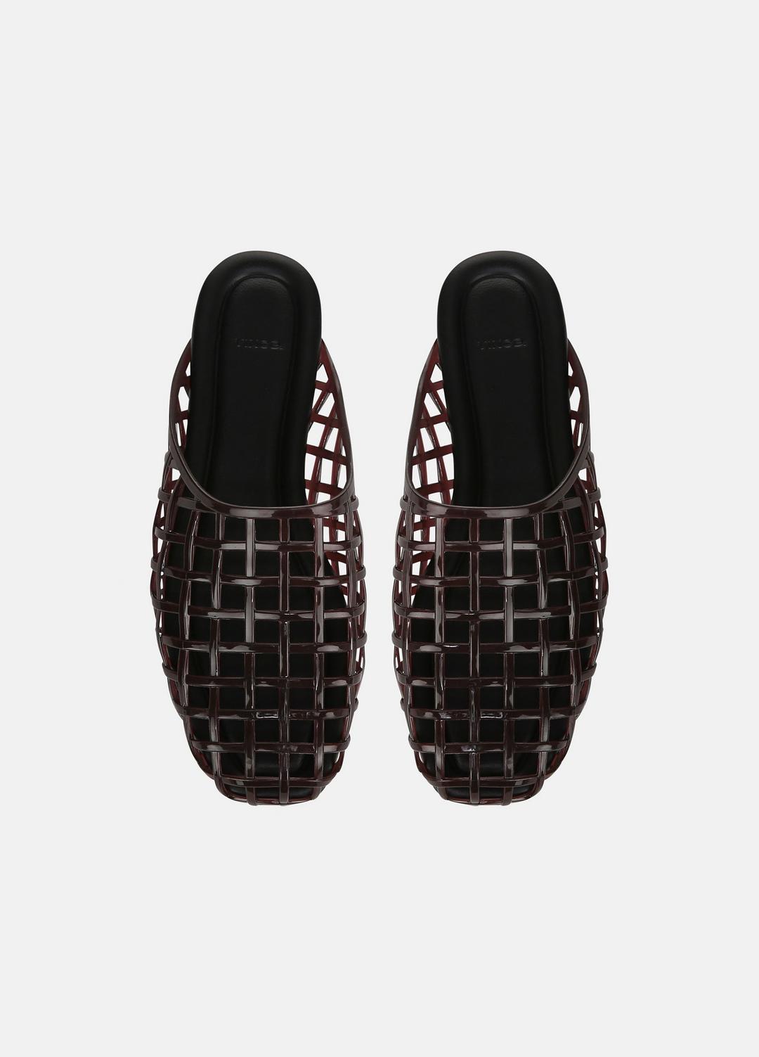 VINCE | Barcelona Jelly Sandal in Sandals - GANACHE