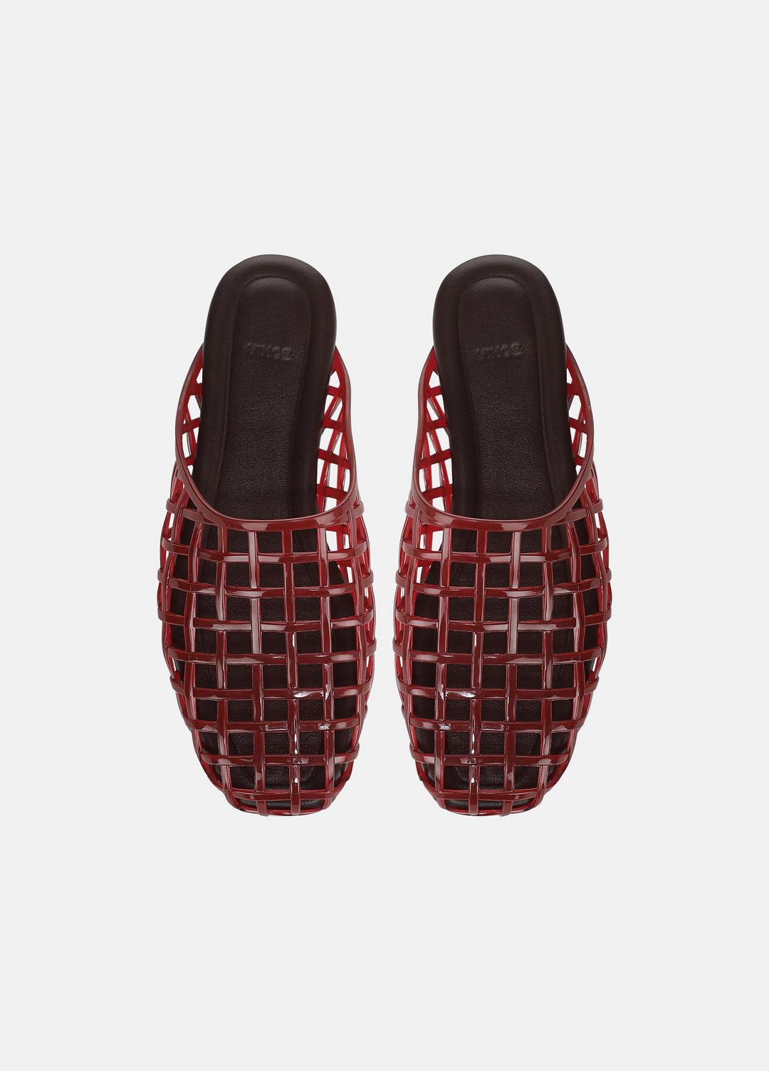 VINCE | Barcelona Jelly Sandal in Sandals - POPPY RED
