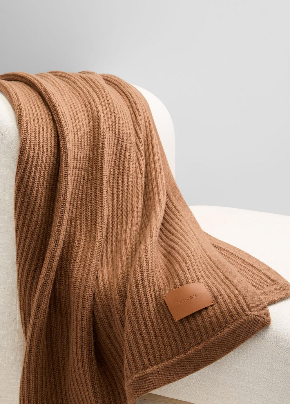 VINCE | Wool and Cashmere Cardigan-Stitch Throw in Pillows & Blankets - MINK