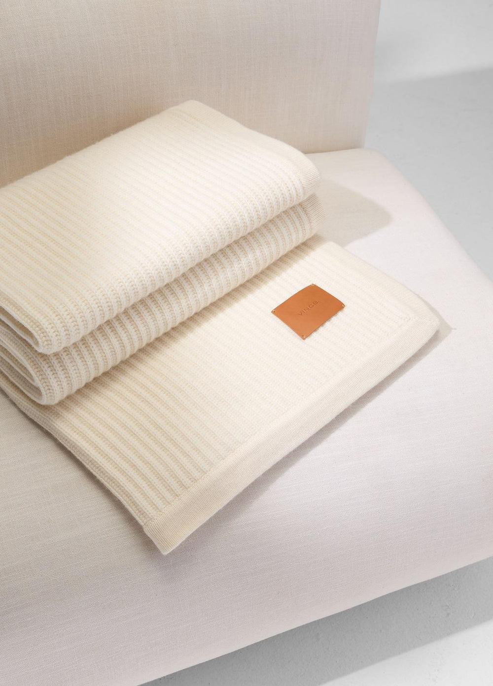 VINCE | Wool and Cashmere Cardigan-Stitch Throw in Pillows & Blankets - LACE