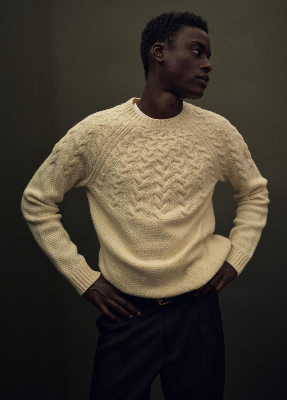 VINCE | Airspun Merino Wool Cable-Yoke Sweater in Crew Neck - LIGHT DUNE
