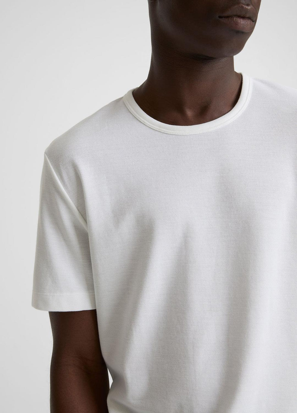VINCE | Pima Cotton Piqué Crew Neck T-Shirt in Short Sleeve - OPTIC WHITE